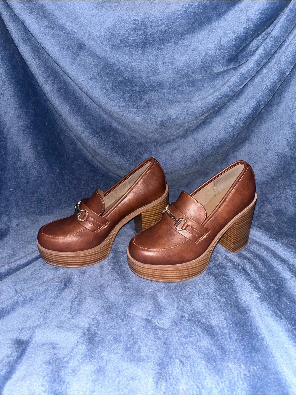 NWOT Style Cognac Platform Loafers Heeled Block Heels Gold Buckle size 8 M